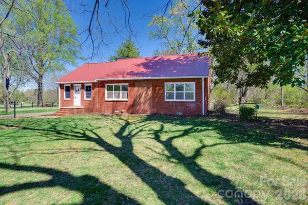 2414 N Olivers RD, Newton, NC 28658