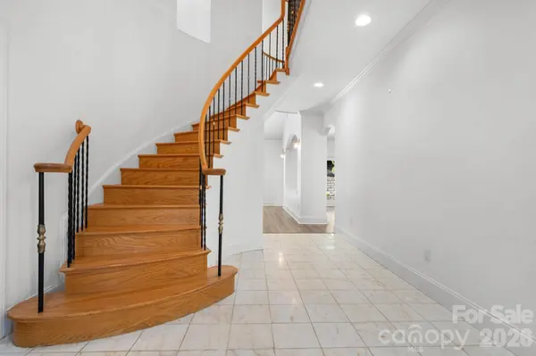 421 18th Avenue LN NW, Hickory, NC 28601