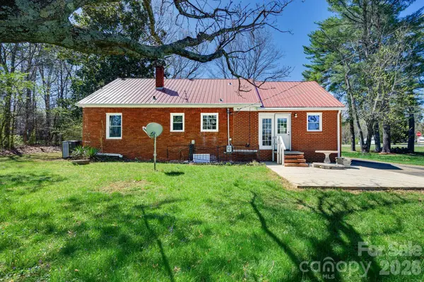 2414 N Olivers RD, Newton, NC 28658