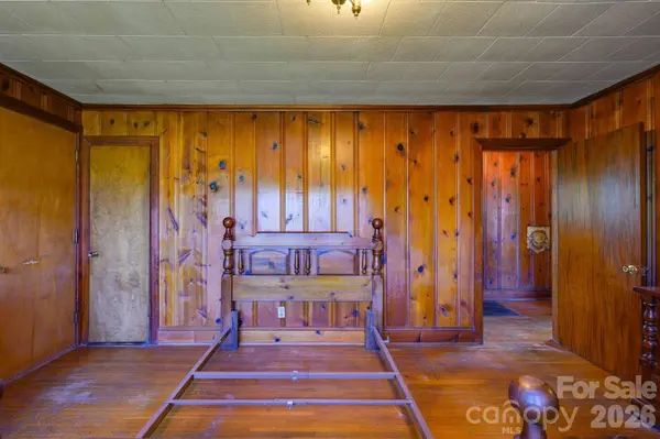 2414 N Olivers RD, Newton, NC 28658