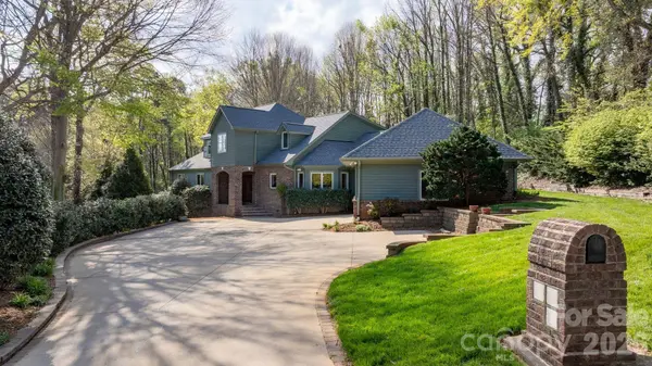 421 18th Avenue LN NW, Hickory, NC 28601