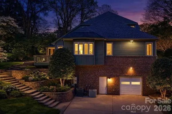 421 18th Avenue LN NW, Hickory, NC 28601