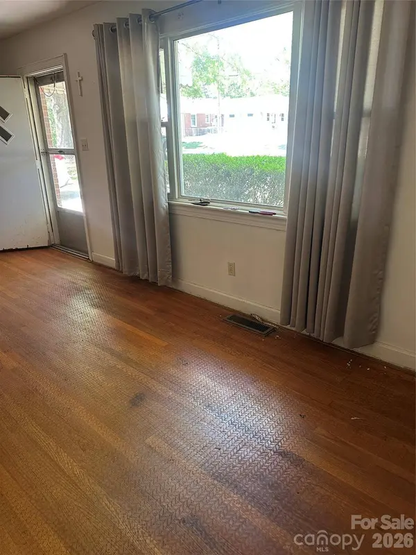 2760 19th AVE NE, Hickory, NC 28601