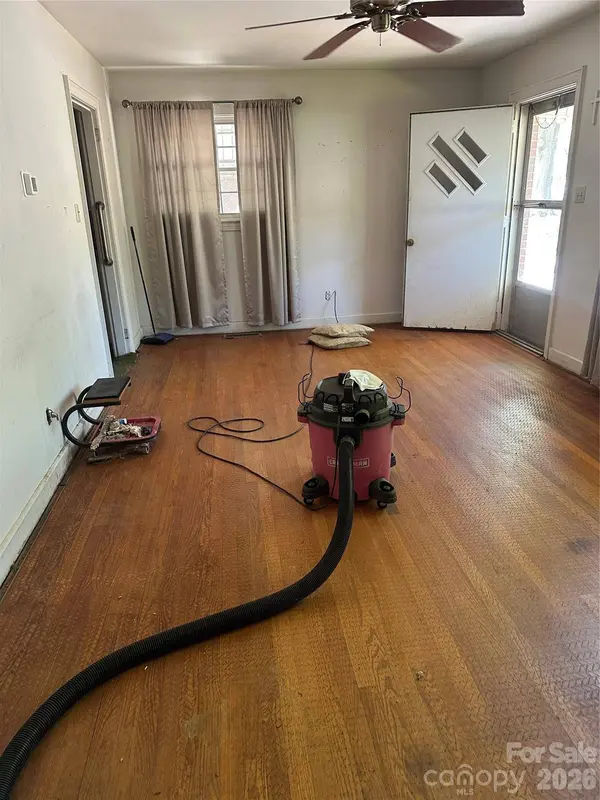 2760 19th AVE NE, Hickory, NC 28601