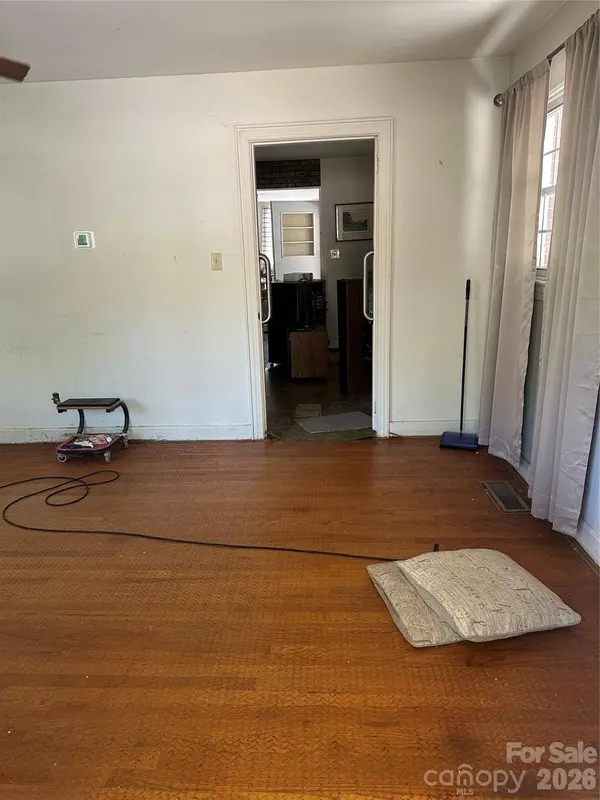 2760 19th AVE NE, Hickory, NC 28601