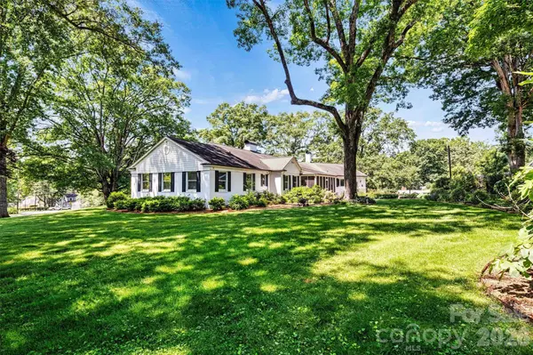 842 North Center ST, Hickory, NC 28601