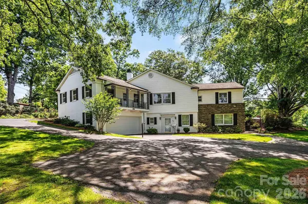 842 North Center ST, Hickory, NC 28601