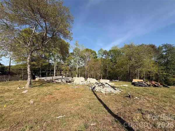 5750 Poovey DR, Granite Falls, NC 28630