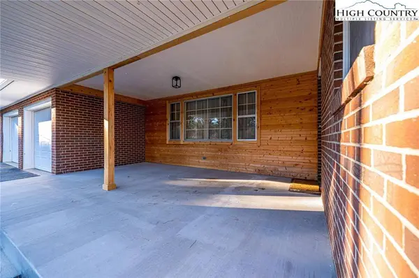 620 Diamondhead DR, Lenoir, NC 28645