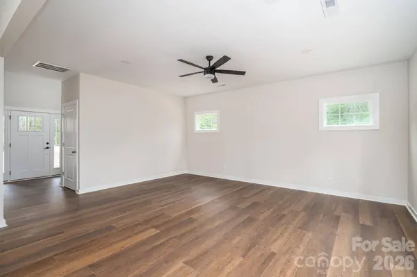 17 Tennyson DR, Taylorsville, NC 28681