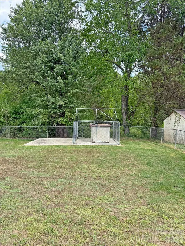 2649 Westview Acres ST, Hickory, NC 28601