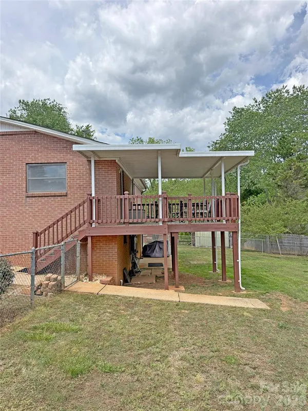 2649 Westview Acres ST, Hickory, NC 28601