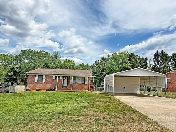 2649 Westview Acres ST, Hickory, NC 28601