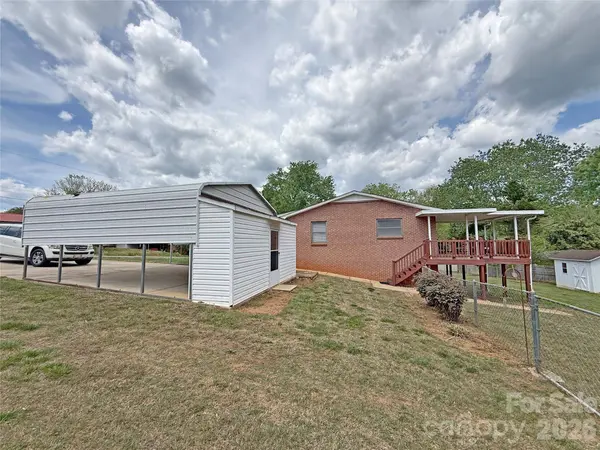 2649 Westview Acres ST, Hickory, NC 28601