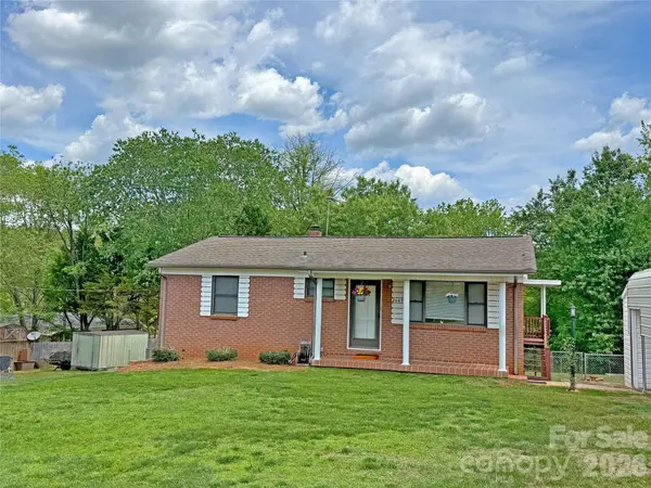 2649 Westview Acres ST, Hickory, NC 28601