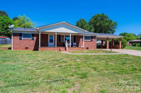 2984 Lutz BLVD, Newton, NC 28658