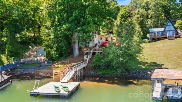 6566 Harbor LN, Conover, NC 28613