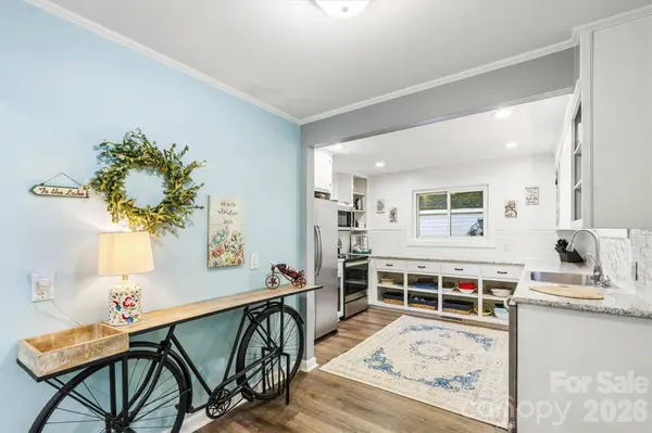 6566 Harbor LN, Conover, NC 28613