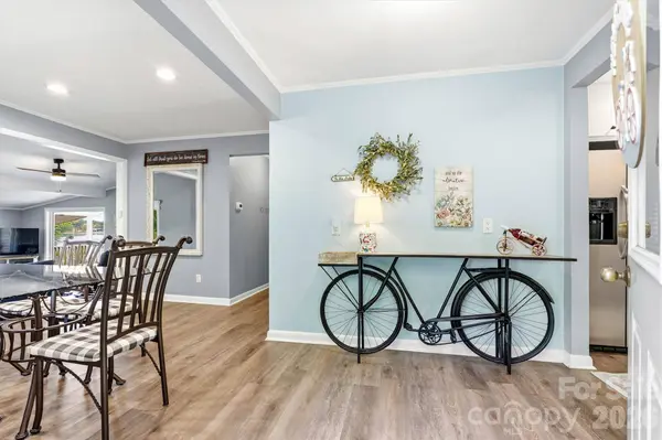 6566 Harbor LN, Conover, NC 28613