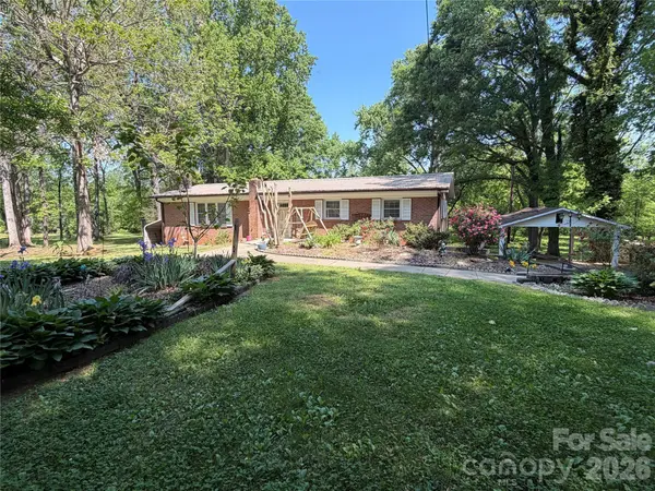 1044 Meadowbrook LN, Newton, NC 28658