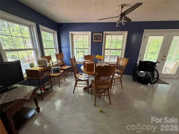 1044 Meadowbrook LN, Newton, NC 28658