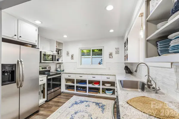 6566 Harbor LN, Conover, NC 28613