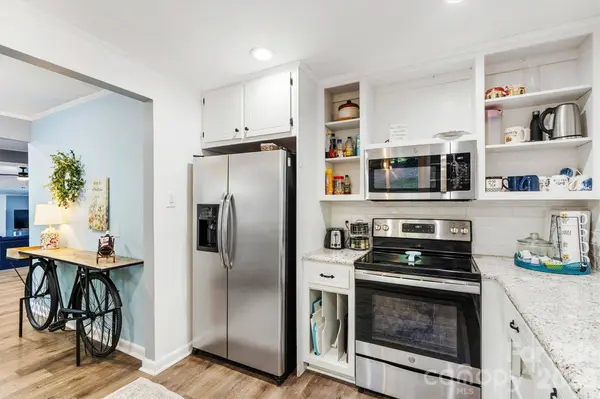 6566 Harbor LN, Conover, NC 28613