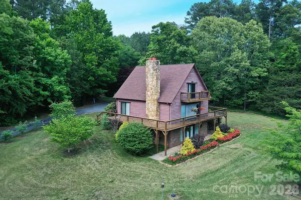 86 King Arthurs CT, Hickory, NC 28601
