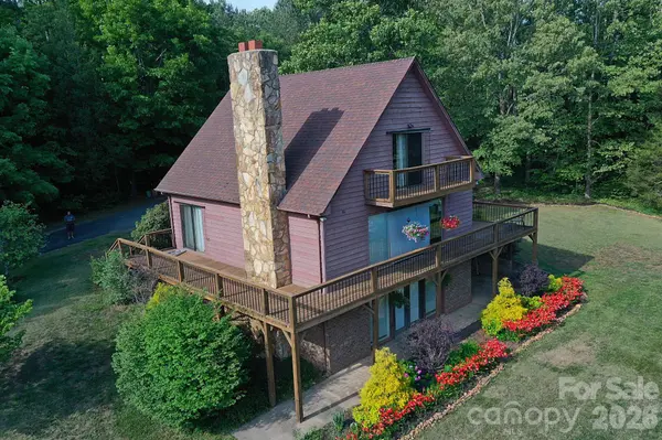 86 King Arthurs CT, Hickory, NC 28601