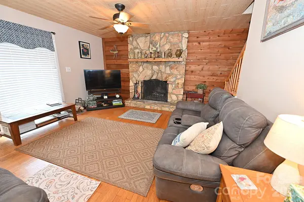 86 King Arthurs CT, Hickory, NC 28601