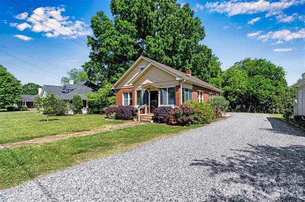 220 W 8th ST, Newton, NC 28658