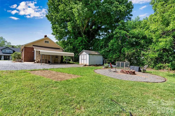 220 W 8th ST, Newton, NC 28658