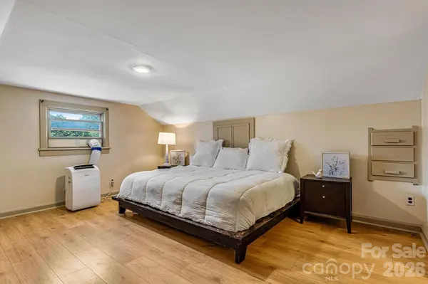 220 W 8th ST, Newton, NC 28658