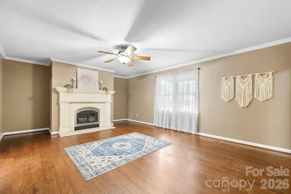 2025 34th Avenue DR NE, Hickory, NC 28601