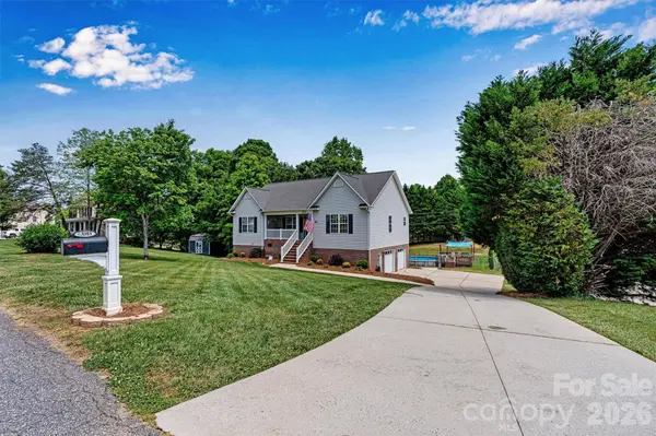 3353 48th Avenue LN NE, Hickory, NC 28601
