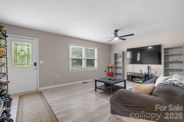 2120 40th Avenue CT NE, Hickory, NC 28601
