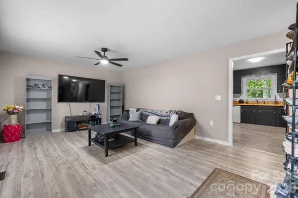 2120 40th Avenue CT NE, Hickory, NC 28601