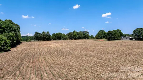 000 Deal Valley DR, Taylorsville, NC 28681
