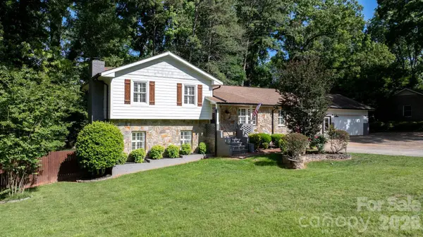 14214 Honeysuckle Ridge DR, Matthews, NC 28105
