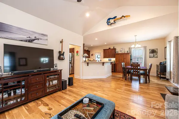 1092 33rd Avenue LOOP NE, Hickory, NC 28601
