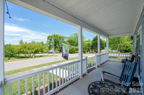 1092 33rd Avenue LOOP NE, Hickory, NC 28601