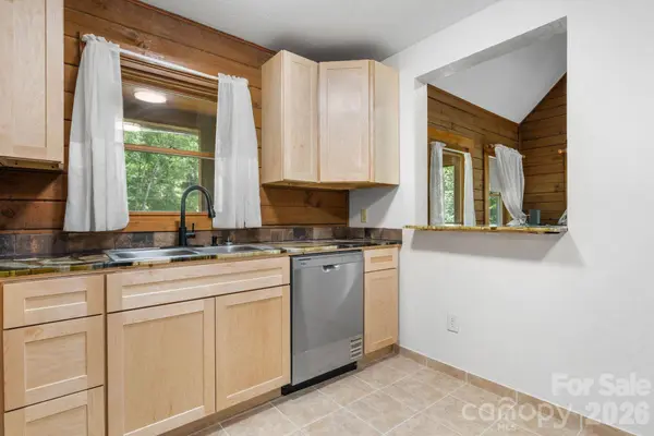 3206 Fork Mountain RD, Bakersville, NC 28705