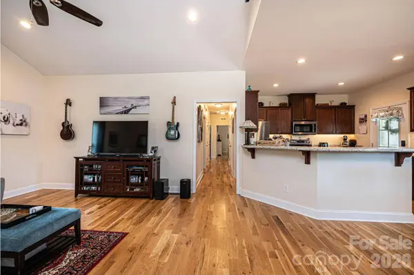 1092 33rd Avenue LOOP NE, Hickory, NC 28601