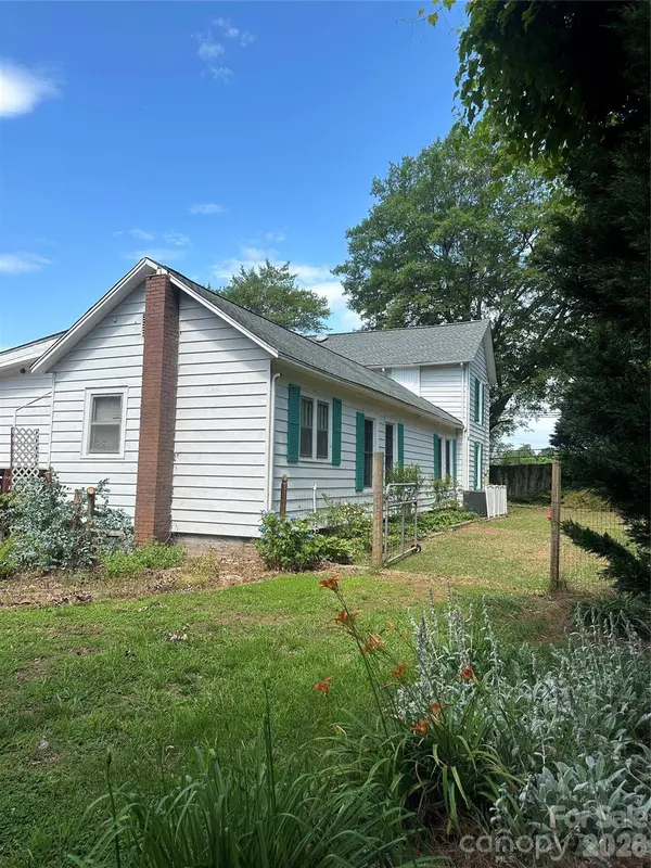 1407 N College AVE, Newton, NC 28658