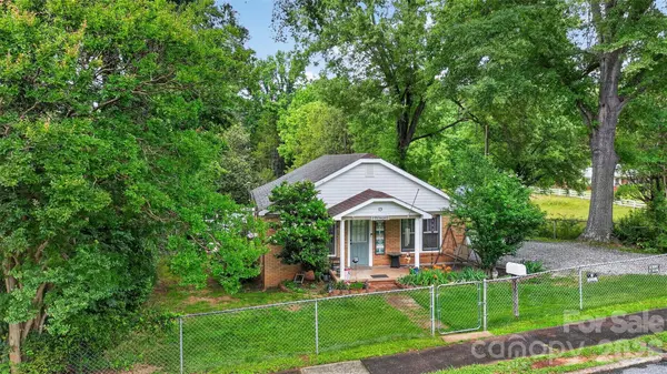 13 E Murray ST, Maiden, NC 28650