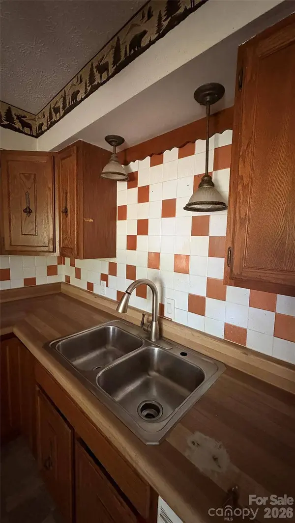 132 Haynes ST, Hendersonville, NC 28791