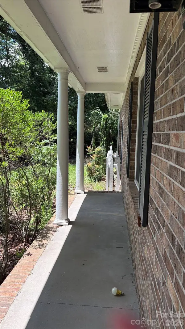 132 Haynes ST, Hendersonville, NC 28791