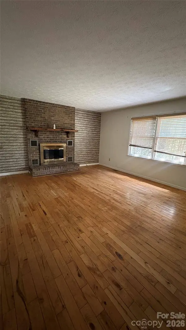 132 Haynes ST, Hendersonville, NC 28791