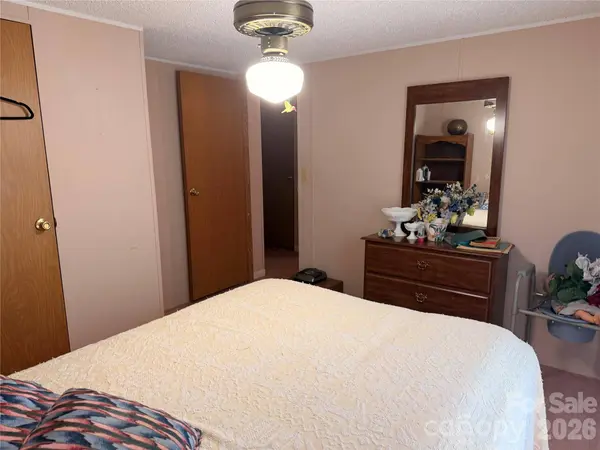 4248 Peachtree LN, Granite Falls, NC 28630