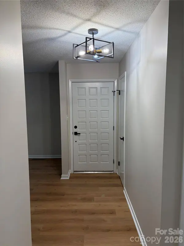 1880 Woodridge CIR, Hickory, NC 28602